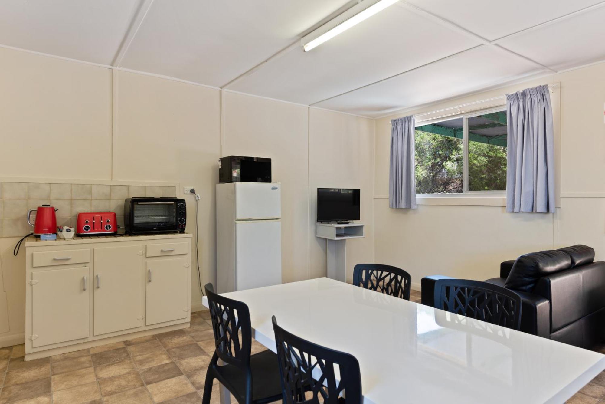 Discovery Parks - Lake Bonney Barmera Room photo